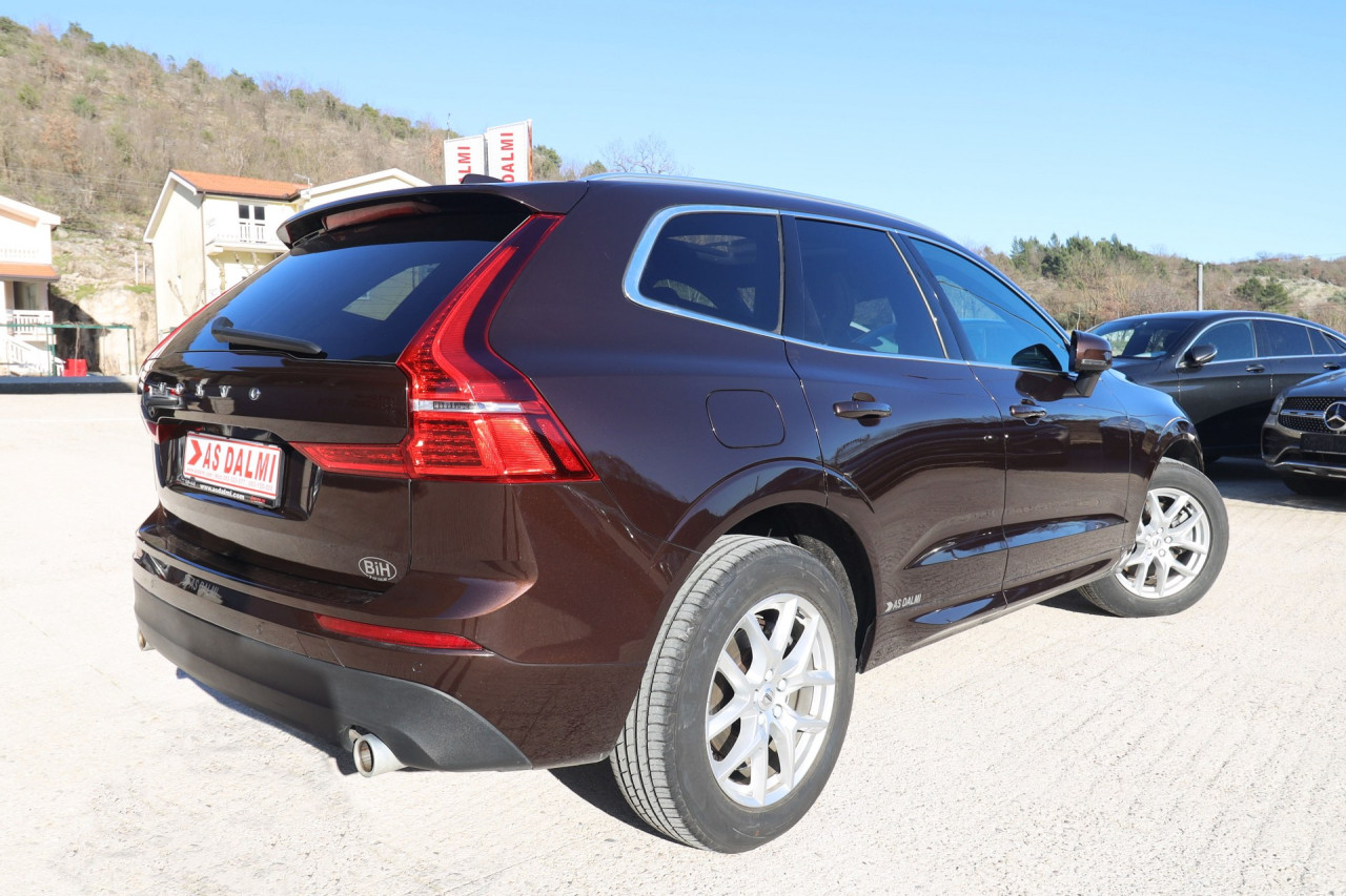 Volvo XC60 2.0 B4 AWD Geartronic Momentum VIRTUAL PANORAMA