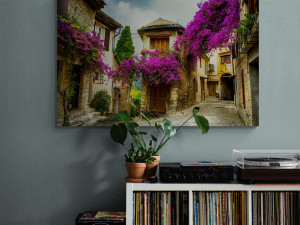 Canvas slika - Stari grad Provence, Francuska, Ljubičasto cvij...