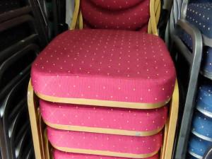 Stolice ceveno zlatne