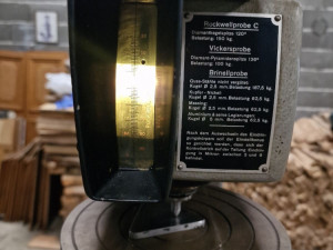 Rockwell aparata za ispitivanje tvrdoce metala