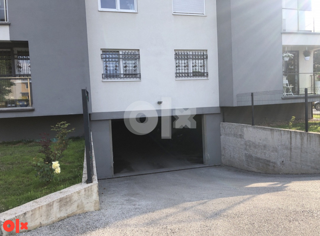 Aerodrom Parking garaža na dan / Airport garage per day