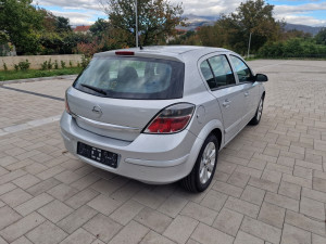 Opel Astra 1.4 Benzin 2009 god 66KW lanac kupljena nova 1 vlasnik