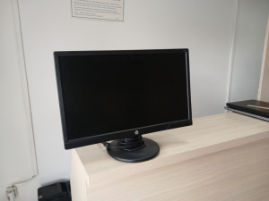 MONITOR SAMSUNG 21" GARANCIJA KABLOVI GRATIS