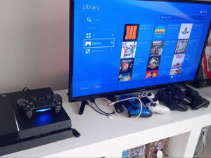 Ps4 Playstation4 cipovan 15 igrica ps 4 + 2 dzojstika