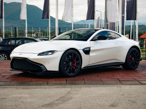 Aston Martin Vantage V8