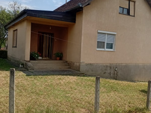 Kuća sa komplet imanjem na 10 duluma zemljista Brezicani Prijedor