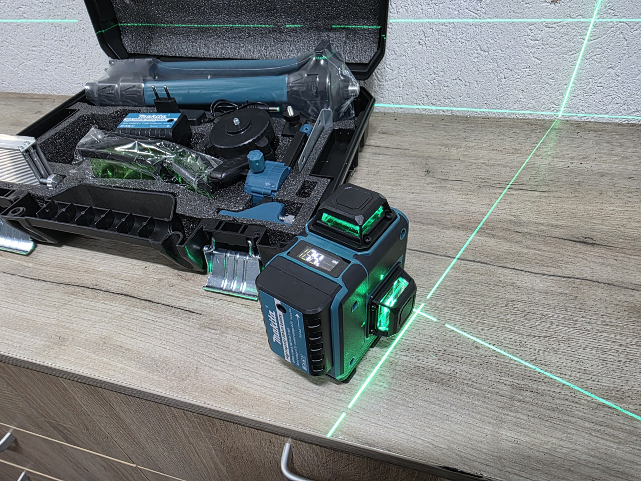 Makita Građevinski Laser Nivelator Komplet Set 4D 16 linija