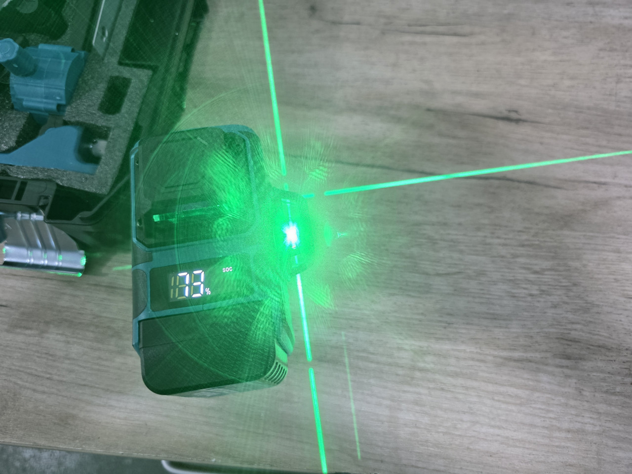 Makita Građevinski Laser Nivelator Komplet Set 4D 16 linija