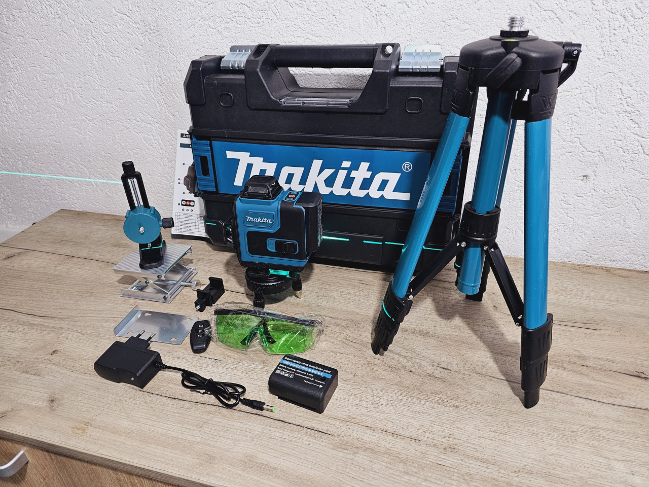 Makita Građevinski Laser Nivelator Komplet Set 4D 16 linija