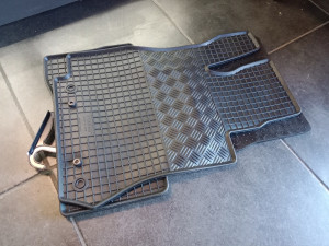 PATOSNICE PODMETAČI GUMENI MERCEDES GLC EQC 15-