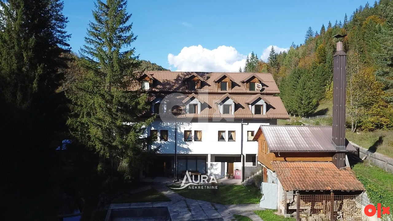 AURA/ Poslovni objekat sa termalnom vodom pored rijeke 2