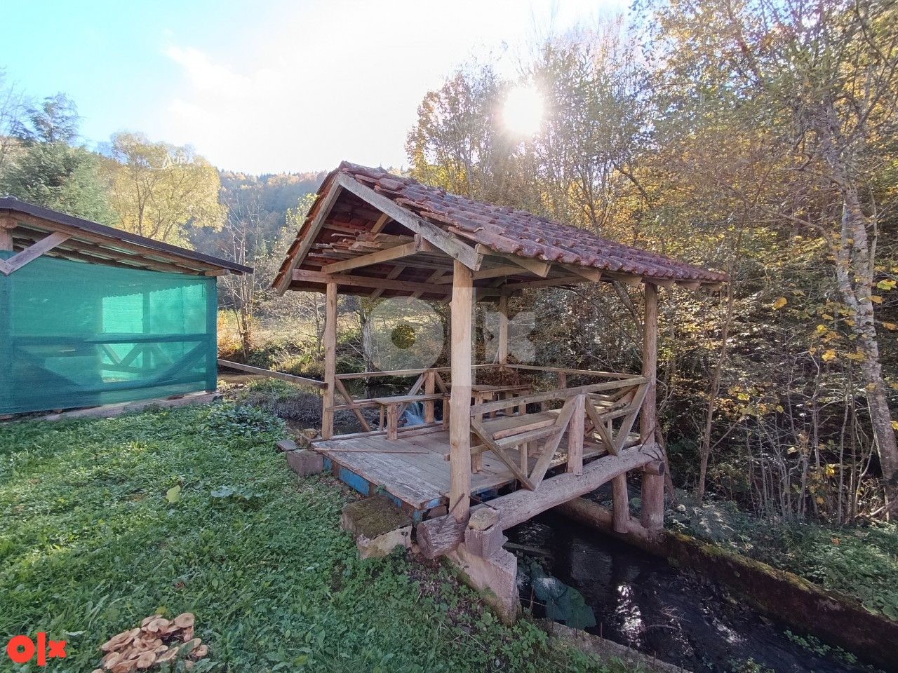 AURA/ Poslovni objekat sa termalnom vodom pored rijeke 7
