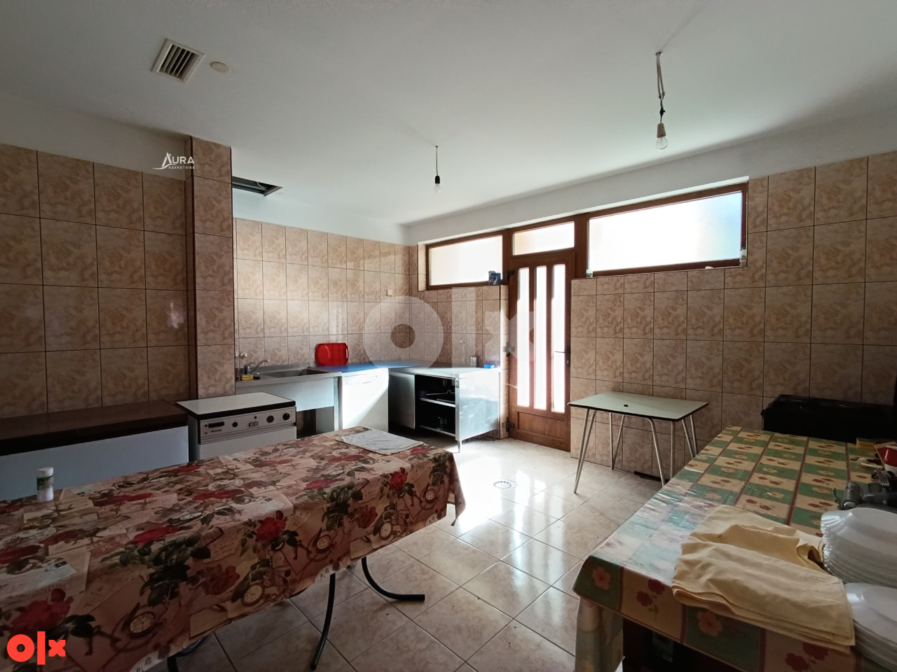 AURA/ Poslovni objekat sa termalnom vodom pored rijeke 13