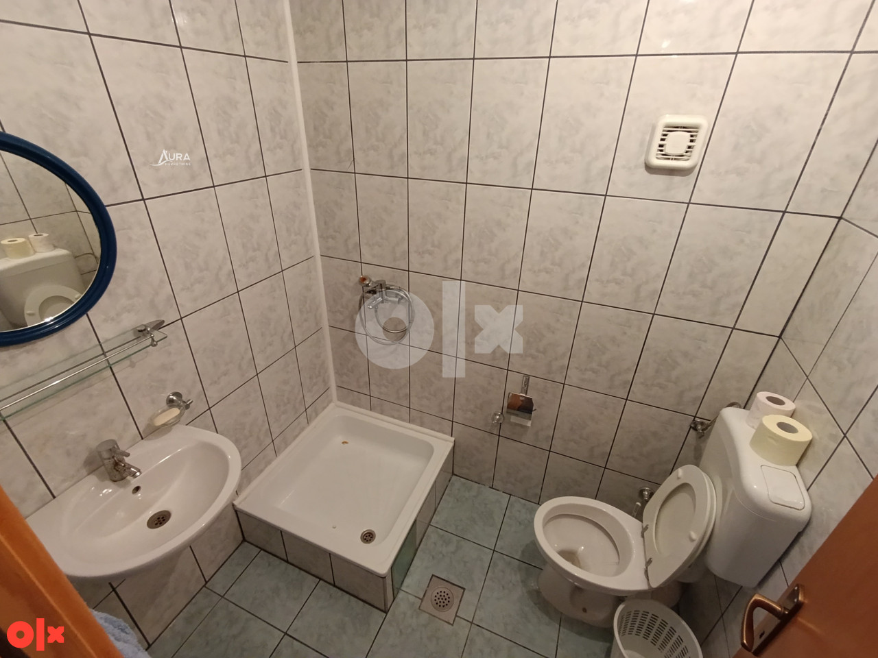 AURA/ Poslovni objekat sa termalnom vodom pored rijeke 20