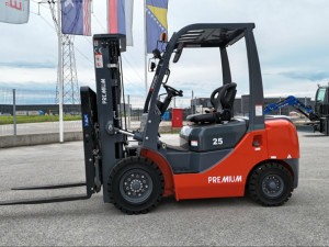 Viljuskar PREMIUM 25 30 Dizel NOVO 2025 Na stanju 2.5T 2,5T 3T 2T