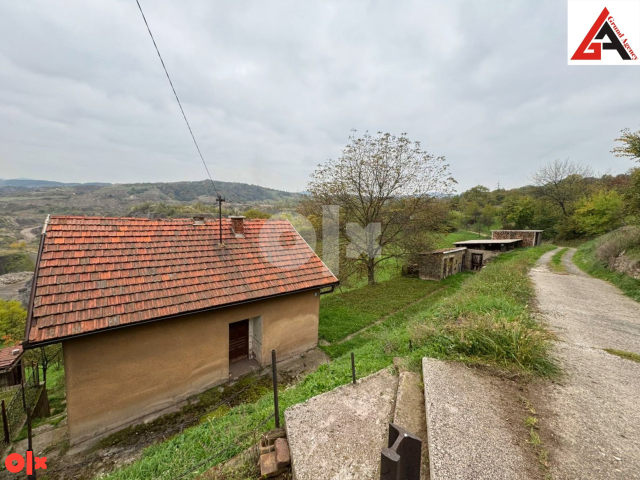 Kuća  230 m2 sa 6832 m2 okućnice - Zenica 4