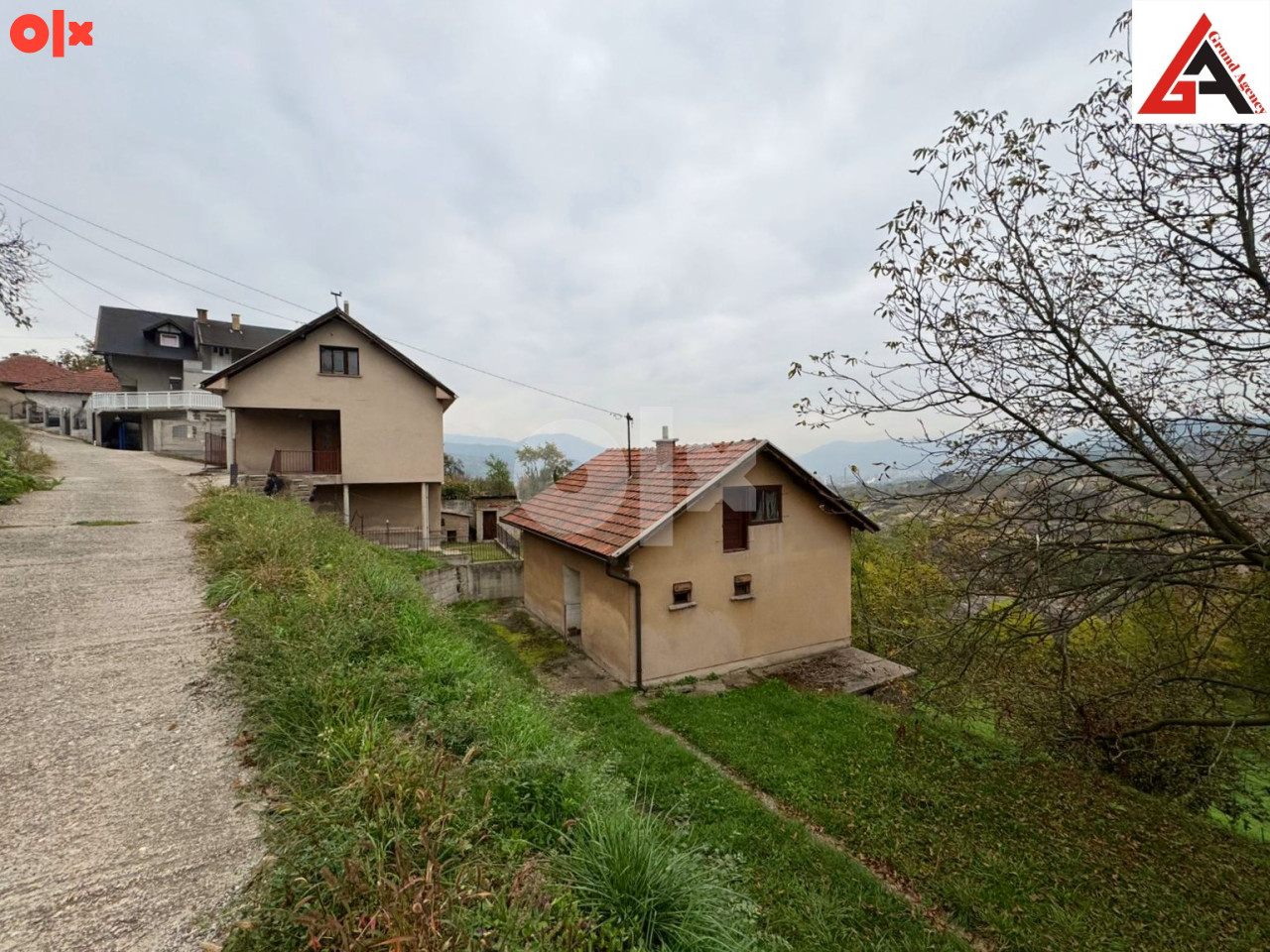 Kuća  230 m2 sa 6832 m2 okućnice - Zenica