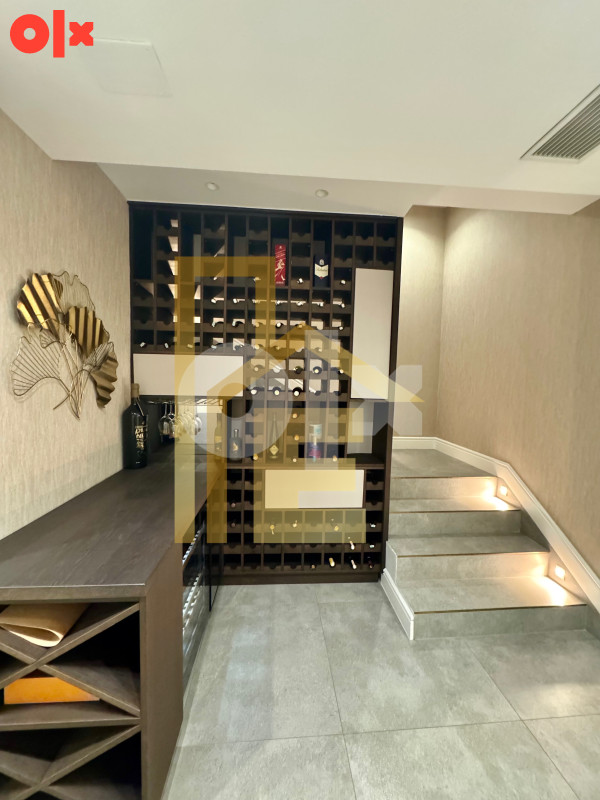 Na prodaju luksuzna vila u prestižnom dijelu grada 12