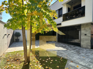 Na prodaju luksuzna vila u prestižnom dijelu grada photo 3