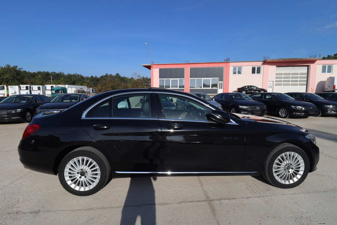 Mercedes-Benz C 220 D 4Matic Avantgarde FULL-LED el. Šiber