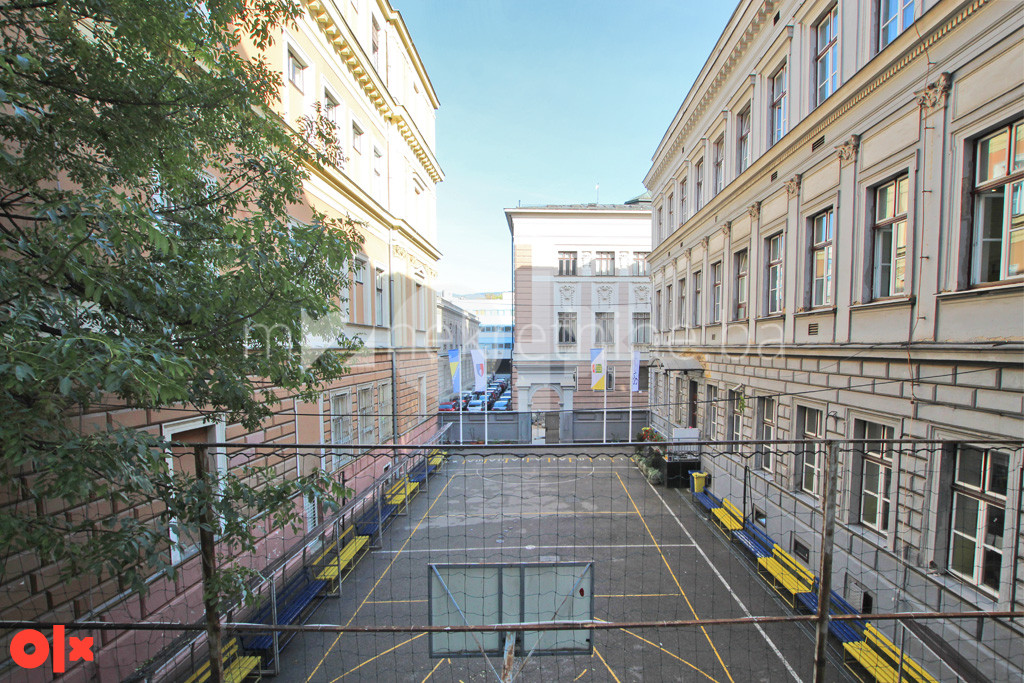 m2: Centar / Trosoban stan 86m2 / 1sp / parking 13