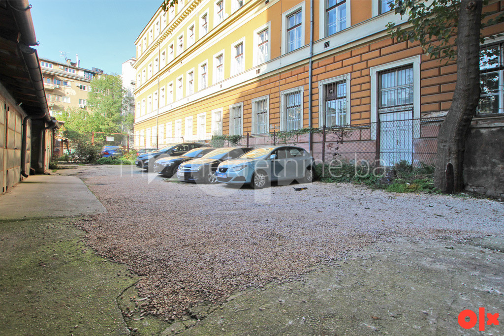 m2: Centar / Trosoban stan 86m2 / 1sp / parking 18