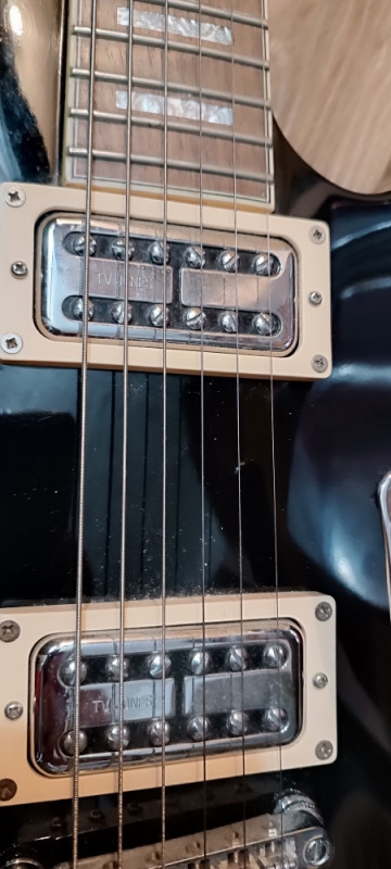 Električna gitara Cort custom, TV Jones pickupi, bigsby. Kao novo
