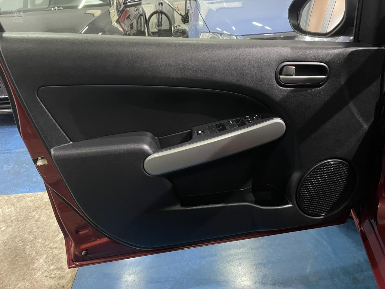 MAZDA 2 1.3i, 2013 GODINA, KLIMA, PARK SENZORI