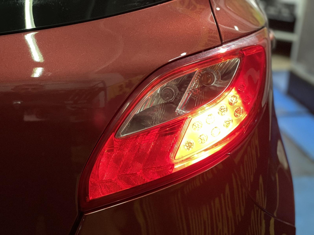 MAZDA 2 1.3i, 2013 GODINA, KLIMA, PARK SENZORI