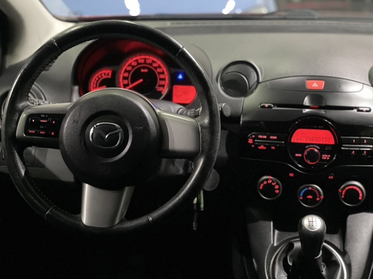 MAZDA 2 1.3i, 2013 GODINA, KLIMA, PARK SENZORI