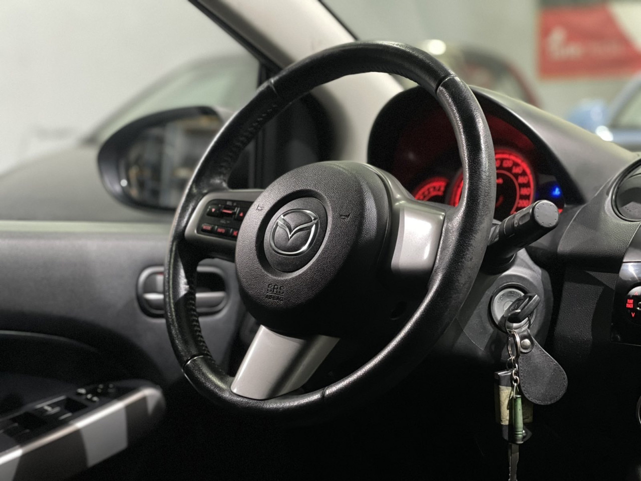 MAZDA 2 1.3i, 2013 GODINA, KLIMA, PARK SENZORI