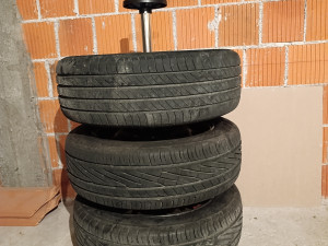 MiStalak za auto gume