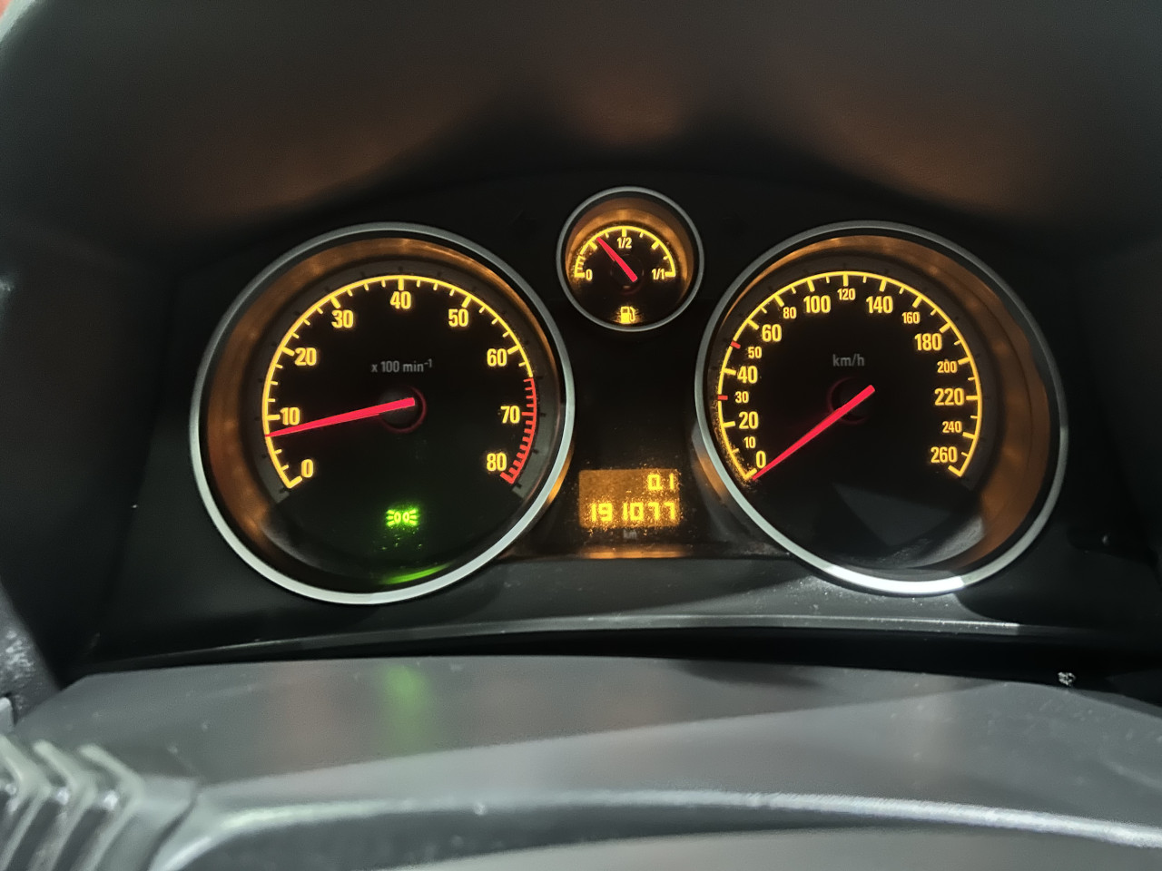 OPEL ASTRA GTC 1.6i, 2012 GODINA, KLIMA,TEMPOMAT