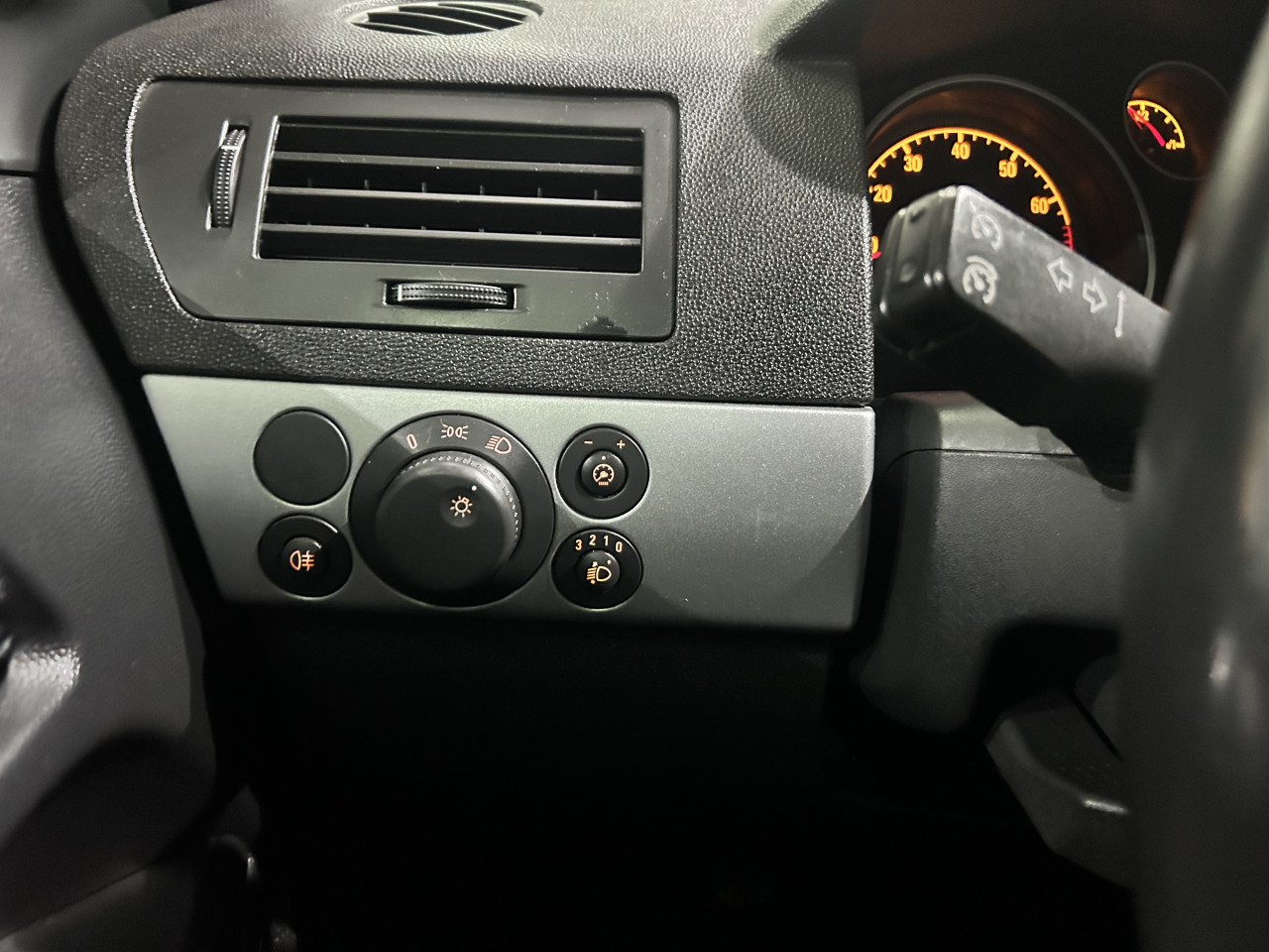 OPEL ASTRA GTC 1.6i, 2012 GODINA, KLIMA,TEMPOMAT