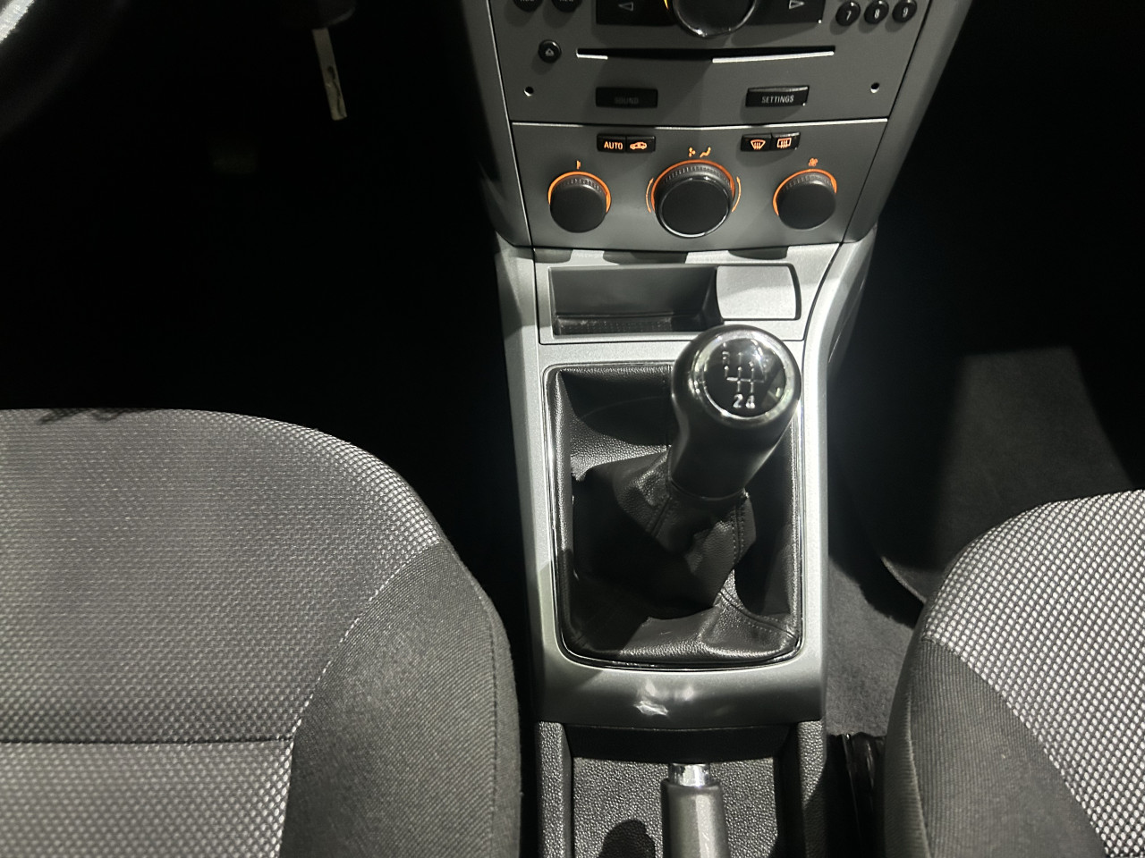OPEL ASTRA GTC 1.6i, 2012 GODINA, KLIMA,TEMPOMAT