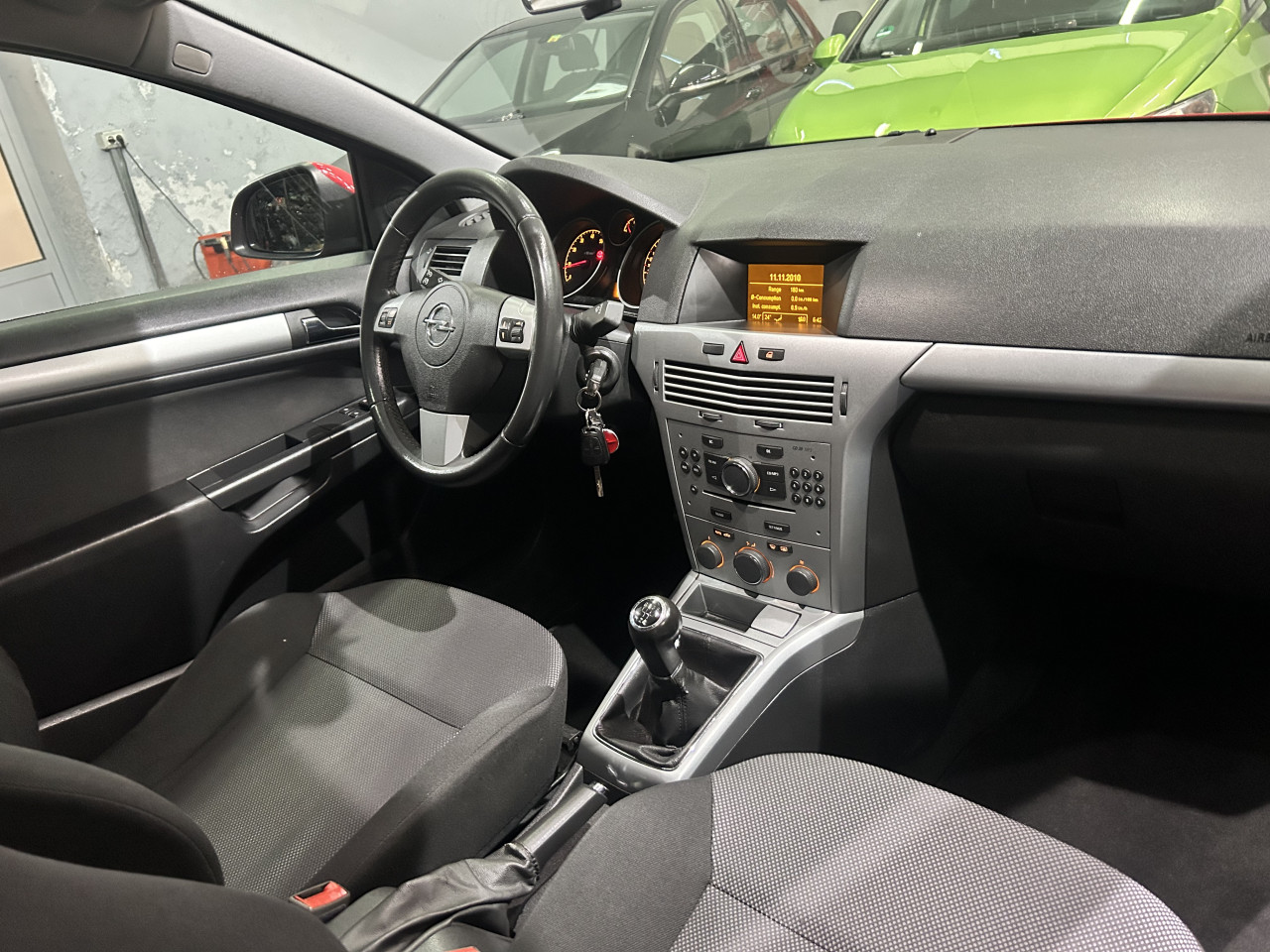 OPEL ASTRA GTC 1.6i, 2012 GODINA, KLIMA,TEMPOMAT