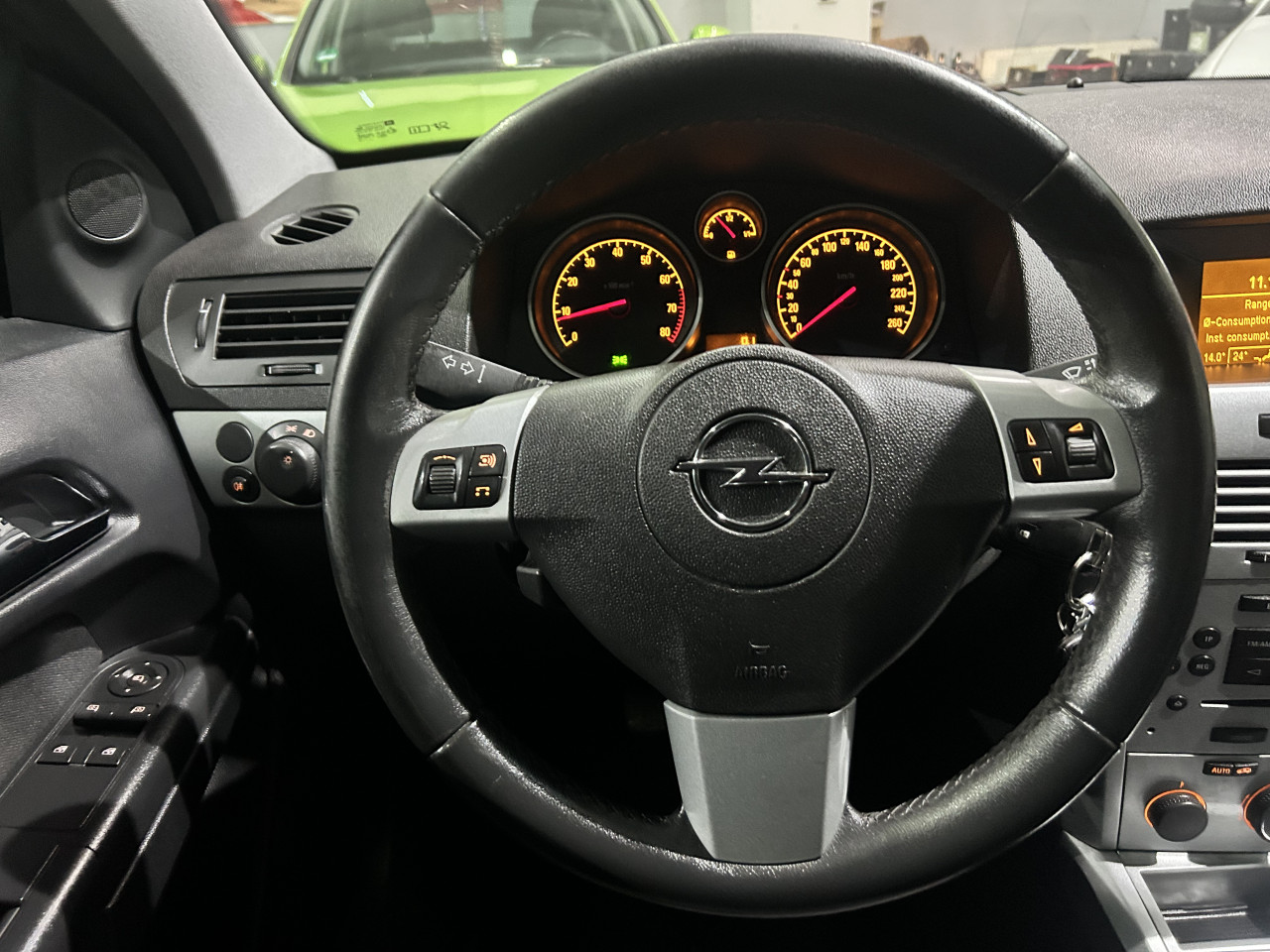 OPEL ASTRA GTC 1.6i, 2012 GODINA, KLIMA,TEMPOMAT