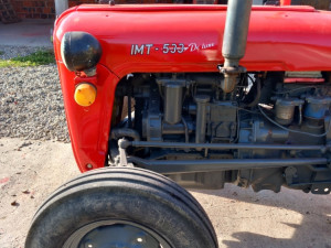 Traktor imt 533