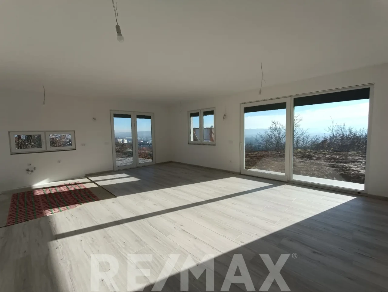 Novoizgrađena kuća 160m2 u Laktašima sa panoramskim pogledom 10