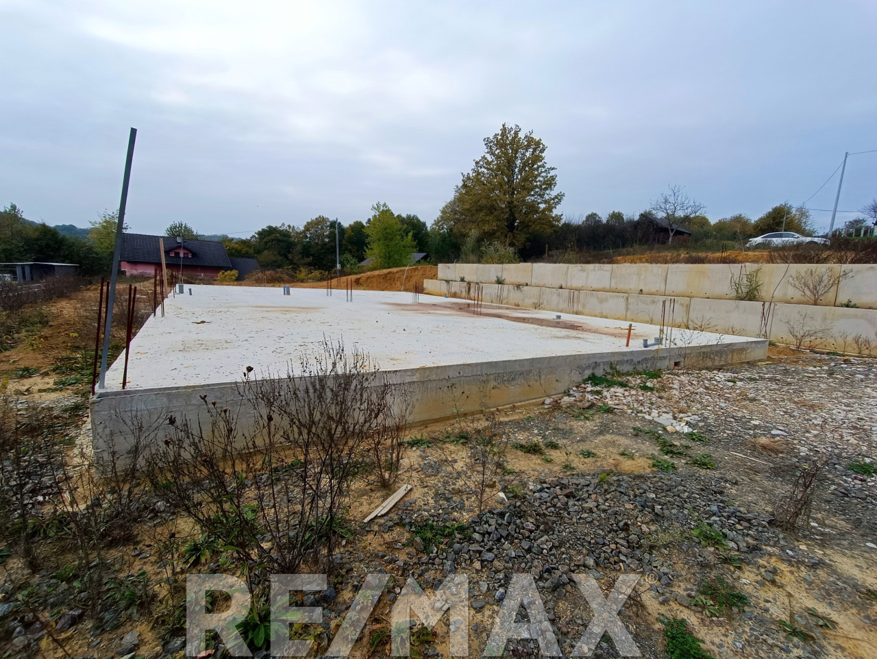 Plac sa temeljem i dozvolom za gradnju 160m2 u Laktašima 3