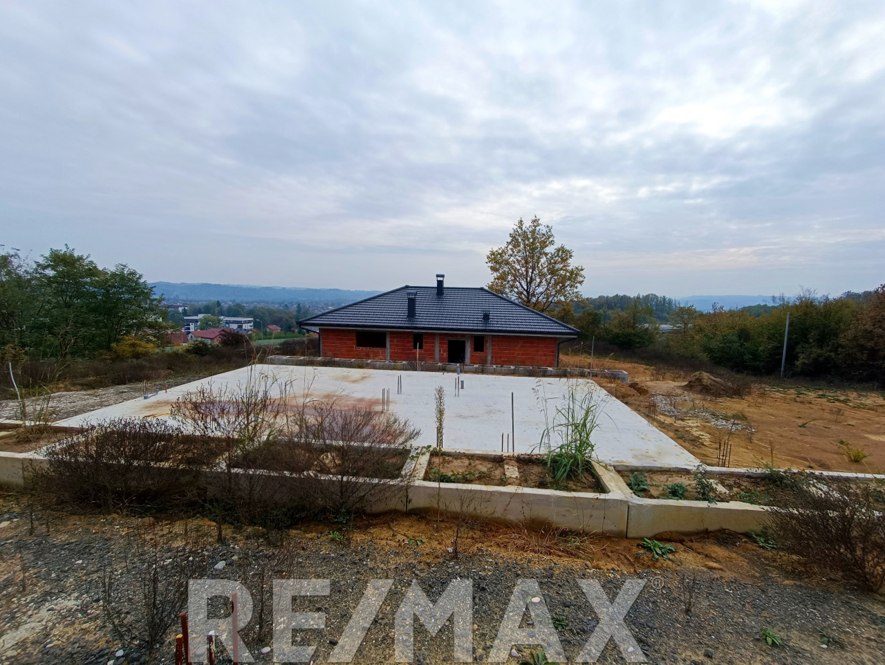 Plac sa temeljem i dozvolom za gradnju 160m2 u Laktašima 7