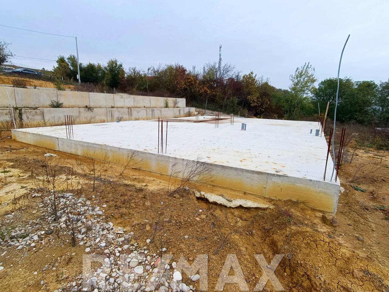 Plac sa temeljem i dozvolom za gradnju 160m2 u Laktašima 8