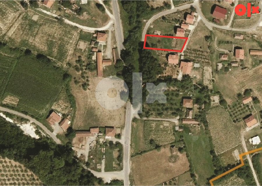 Plac-zemljište  Ugljevik 740m2, sa gradj. dozvolom+temelj započet