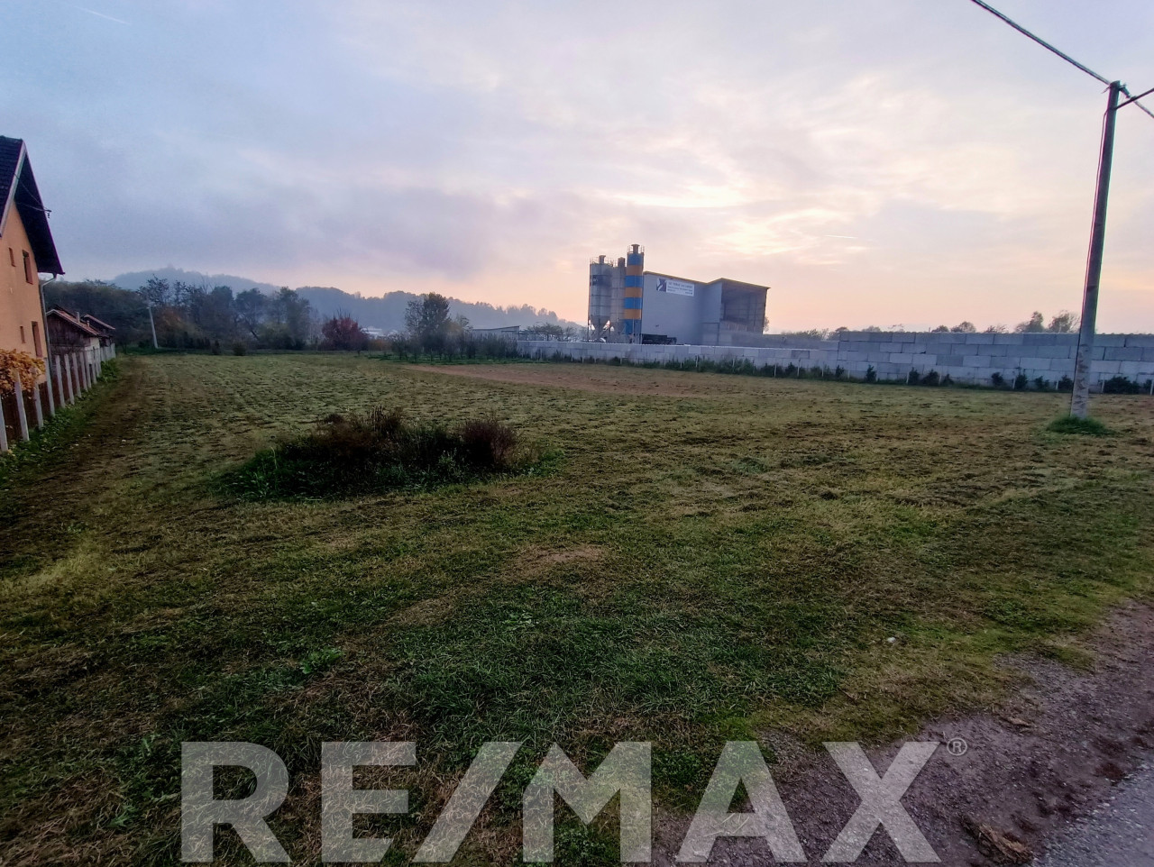 Zemljište 4042m2 za gradnju hale u Ramićima 6