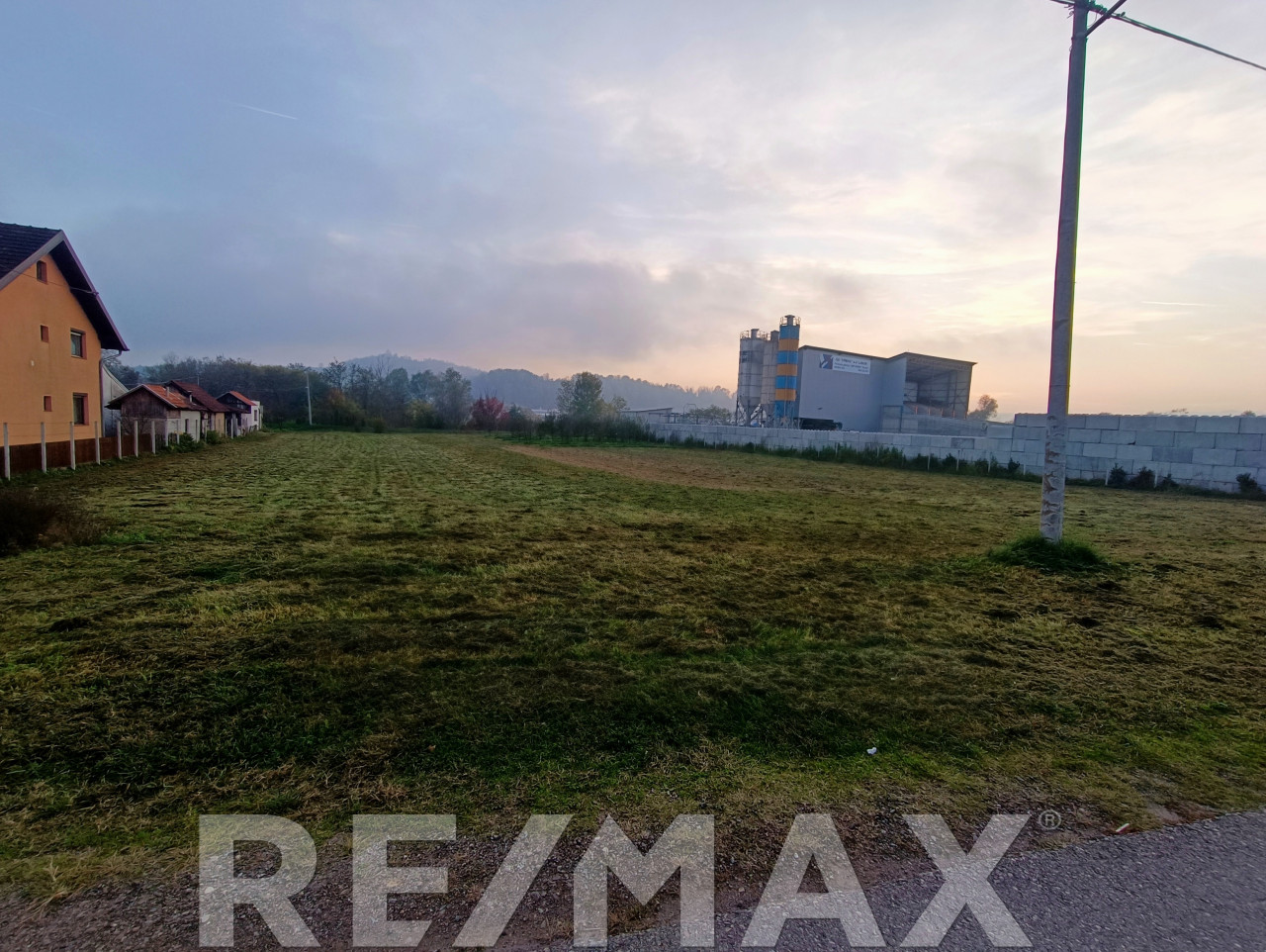 Zemljište 4042m2 za gradnju hale u Ramićima 7