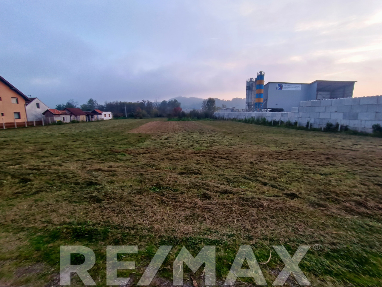 Zemljište 4042m2 za gradnju hale u Ramićima 8