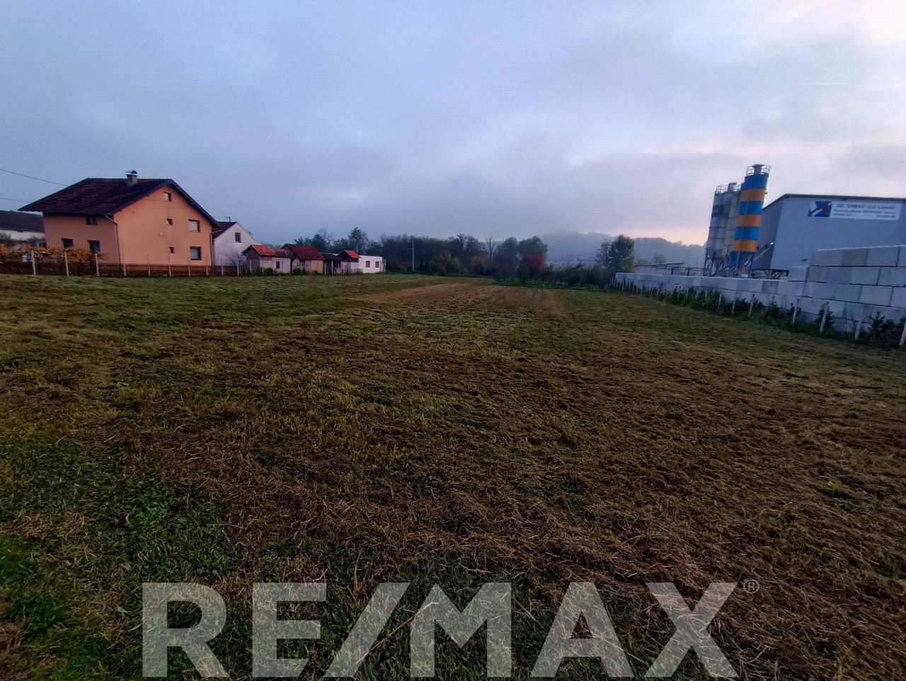 Zemljište 4042m2 za gradnju hale u Ramićima 10
