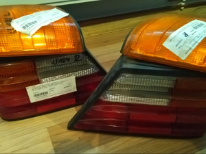Štopke , stopovi Mercedes E 124 i žmigavaci NOVO