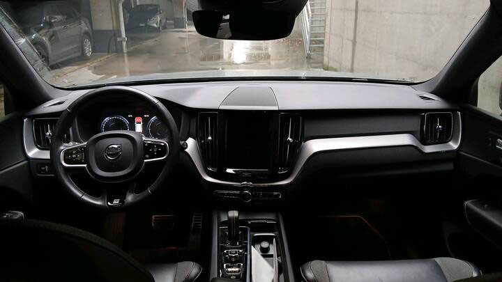 Volvo XC60 2.0 B4 AWD Geartronic 3xR-Design LED VIRT Kamera ACC
