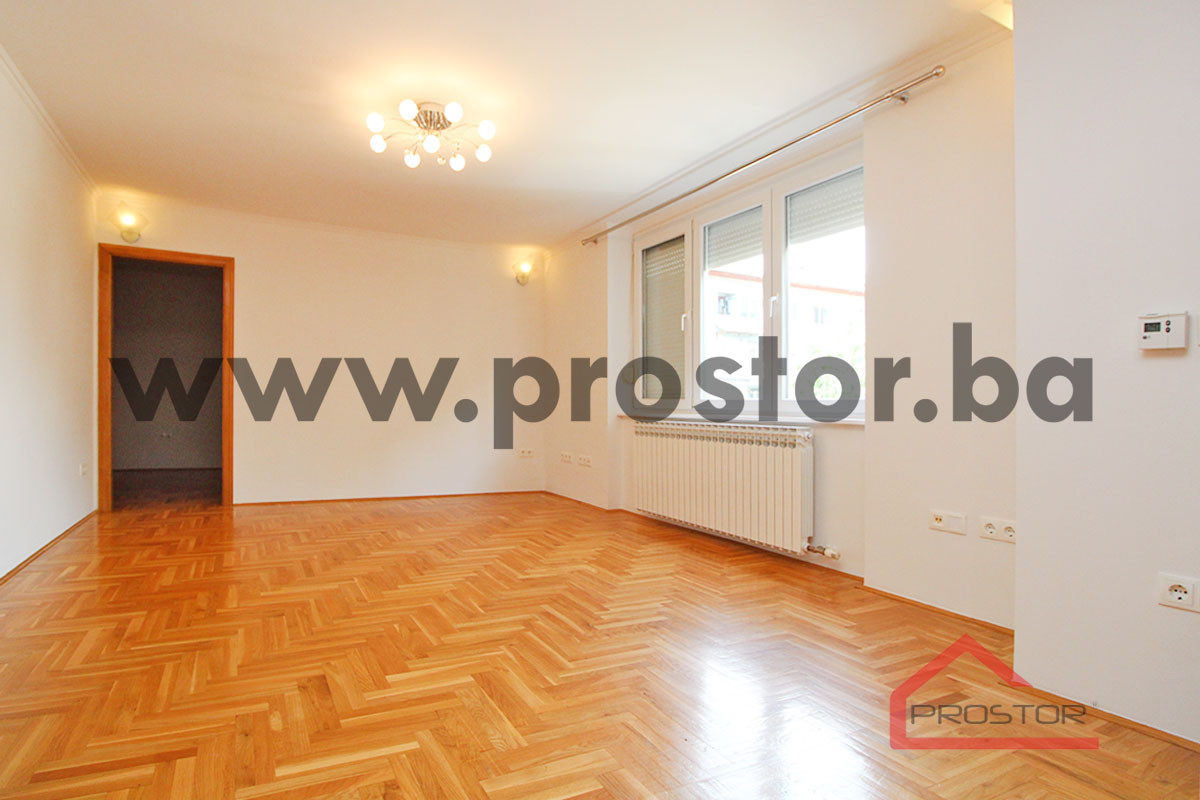 PROSTOR izdaje: Trosoban stan, Grbavica 3